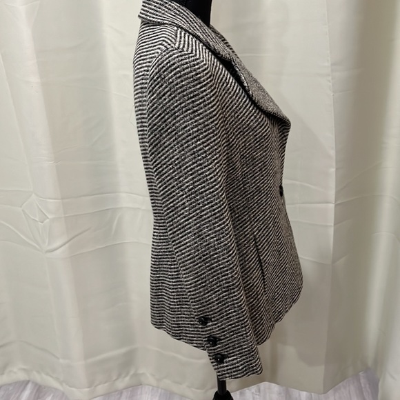 CHANEL lady one button tweed jacket - Picture 4 of 9